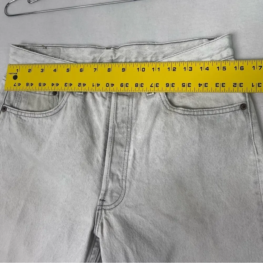 Vintage Levi's 501 Jeans Mens W33 L30 Straight Leg Light Wash Made in USA